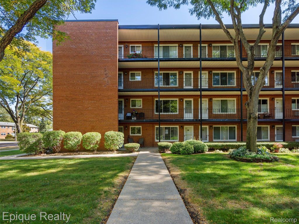 2915 W 13 Mile Road 101, Royal Oak, MI 48073