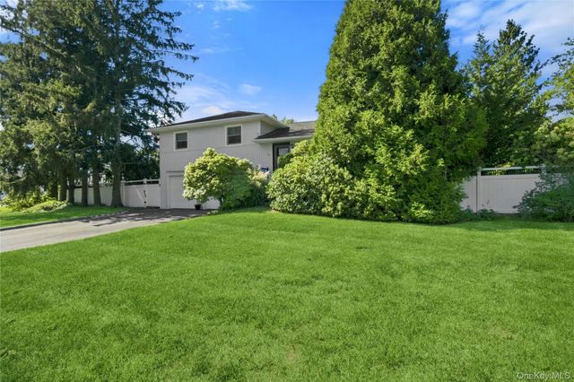 19 W Farms Lane, Commack, NY 11725