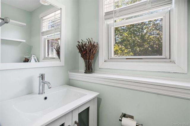 19 W Farms Lane, Commack, NY 11725