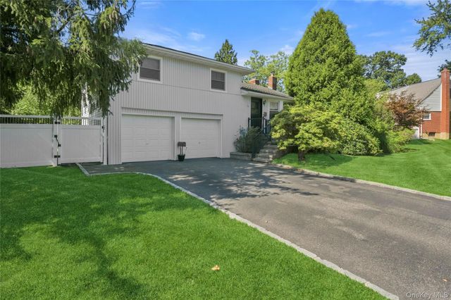 19 W Farms Lane, Commack, NY 11725