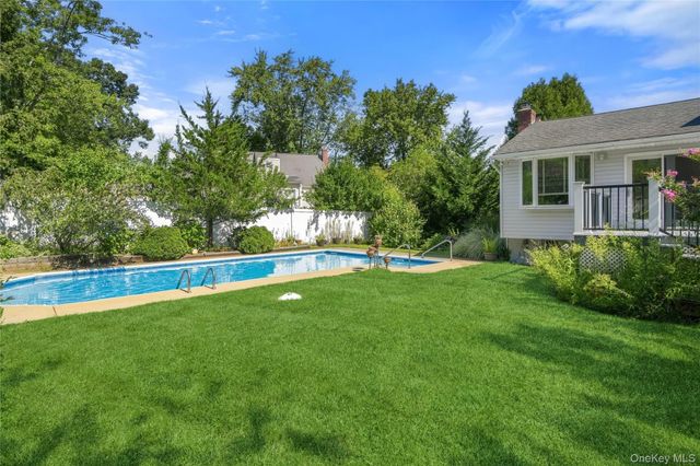 19 W Farms Lane, Commack, NY 11725