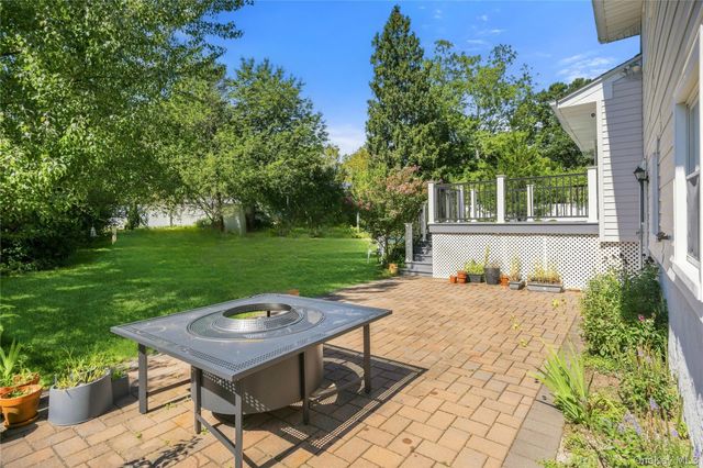 19 W Farms Lane, Commack, NY 11725