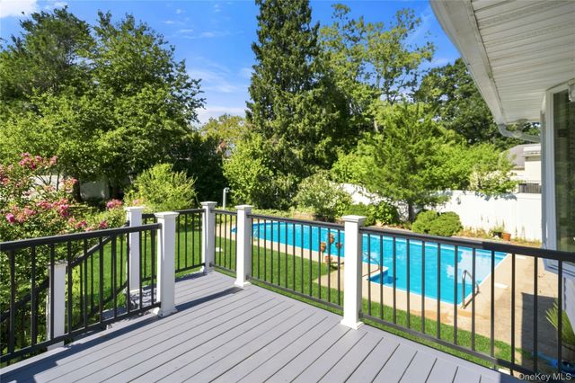 19 W Farms Lane, Commack, NY 11725