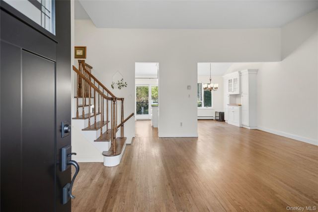 19 W Farms Lane, Commack, NY 11725