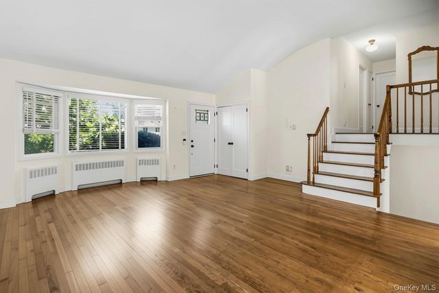 19 W Farms Lane, Commack, NY 11725