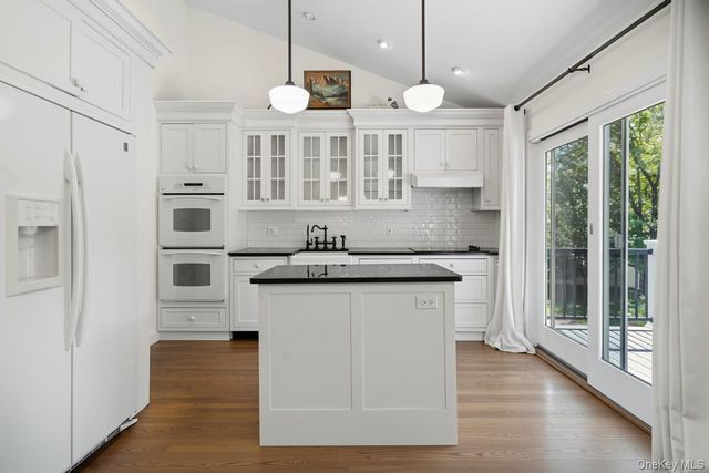19 W Farms Lane, Commack, NY 11725