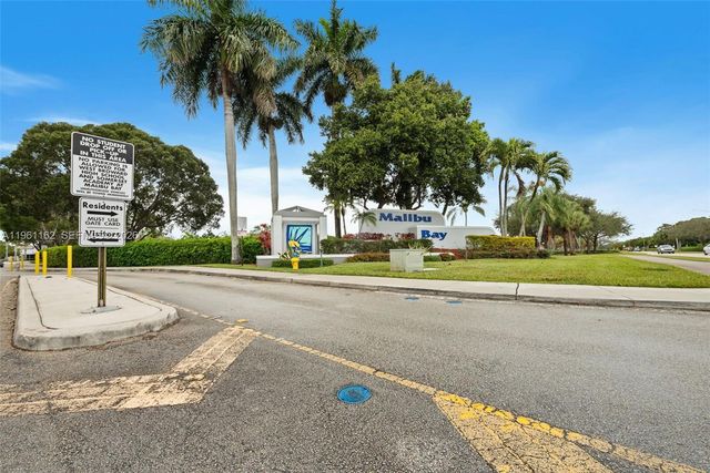 20807 NW 3rd Ct 2807, Pembroke Pines, FL 33029