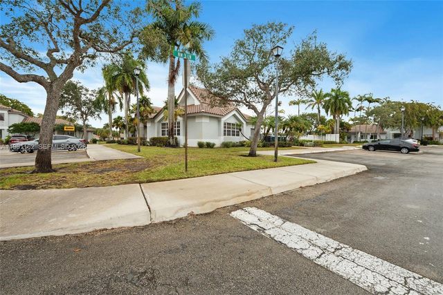 20807 NW 3rd Ct 2807, Pembroke Pines, FL 33029