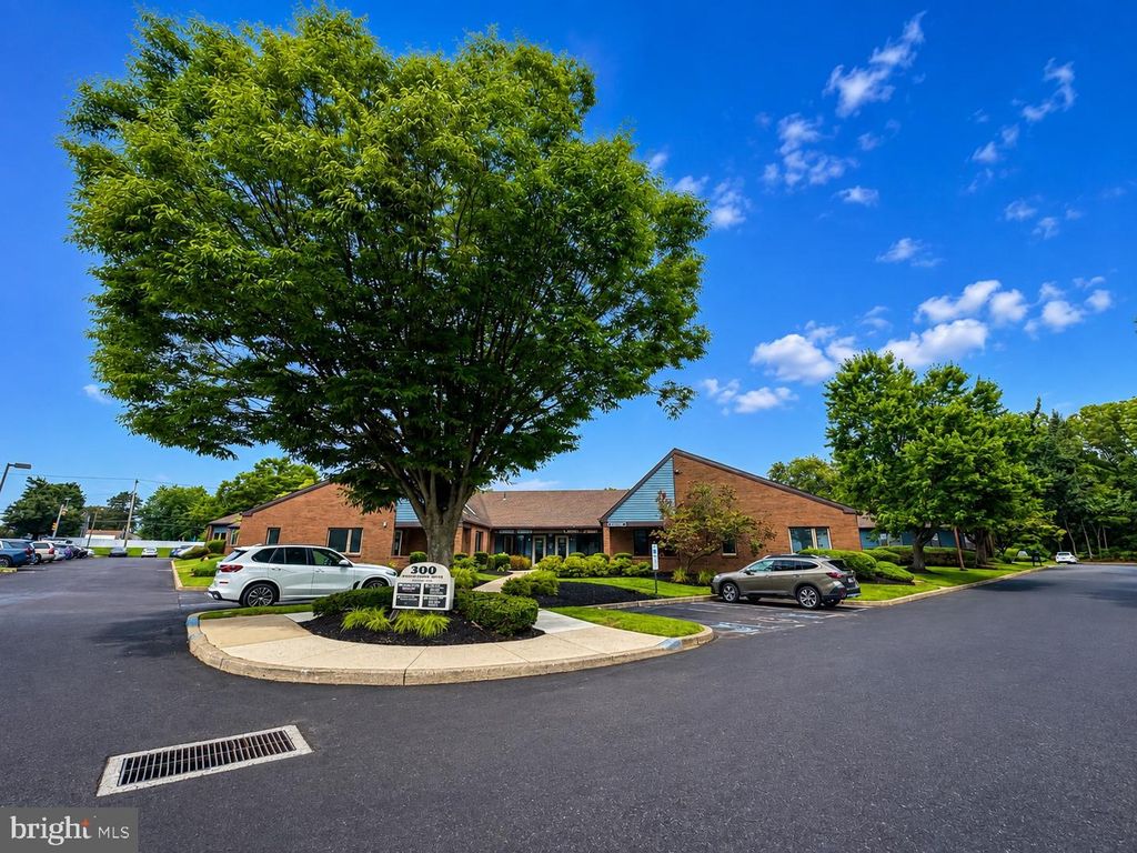 300 MIDDLETOWN BLVD #102, LANGHORNE, PA 19047 — photo 2