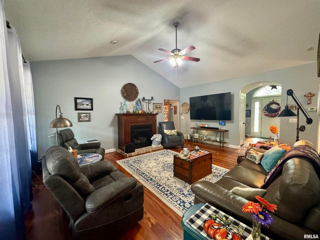 17794 E FAIRFIELD Road, Mt Vernon, IL 62864