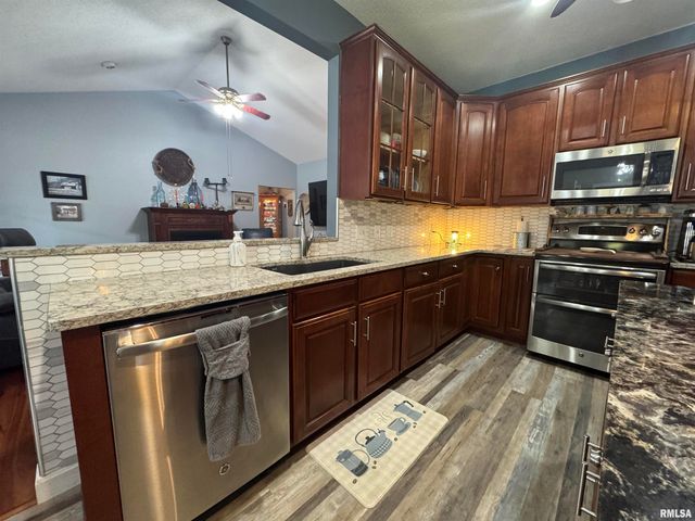 17794 E FAIRFIELD Road, Mt Vernon, IL 62864