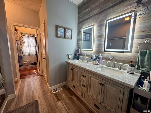 17794 E FAIRFIELD Road, Mt Vernon, IL 62864