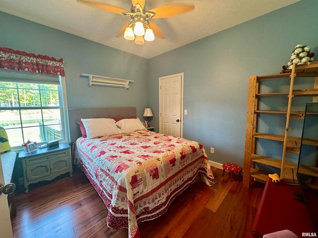 17794 E FAIRFIELD Road, Mt Vernon, IL 62864