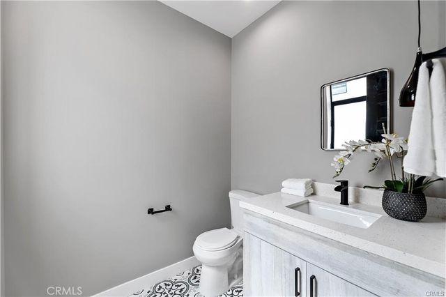 11858 W Flower Lane, Valley Village, CA 91607