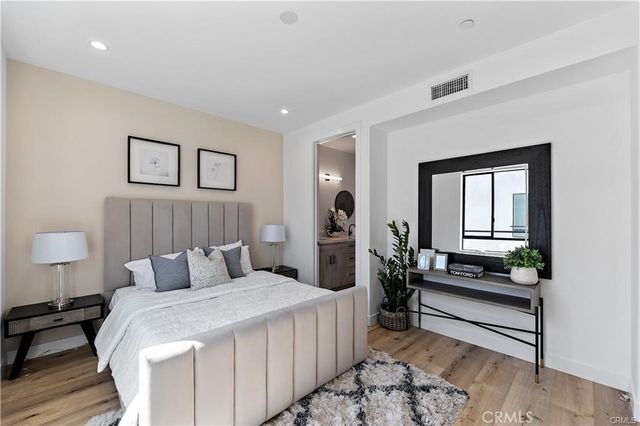 11858 W Flower Lane, Valley Village, CA 91607