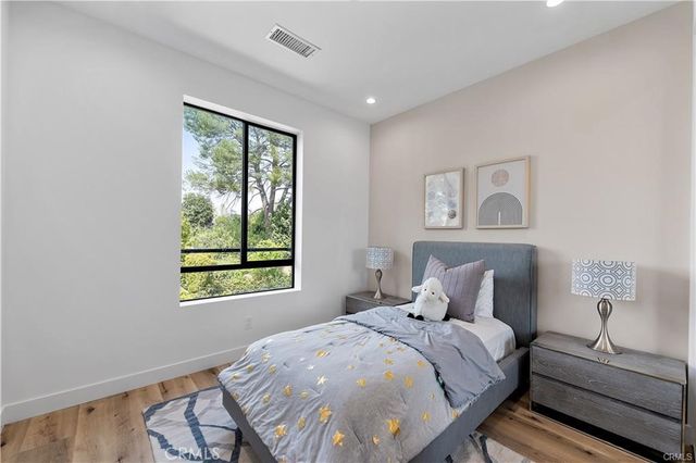 11858 W Flower Lane, Valley Village, CA 91607