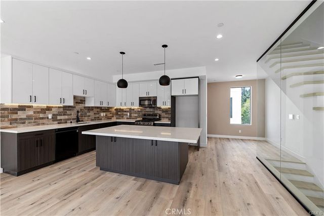11858 W Flower Lane, Valley Village, CA 91607