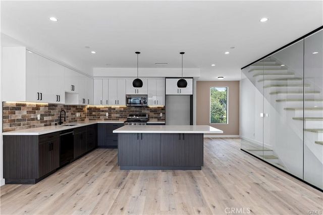 11858 W Flower Lane, Valley Village, CA 91607