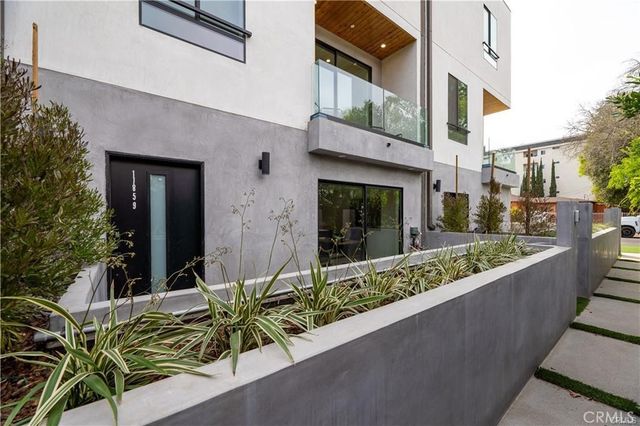 11858 W Flower Lane, Valley Village, CA 91607