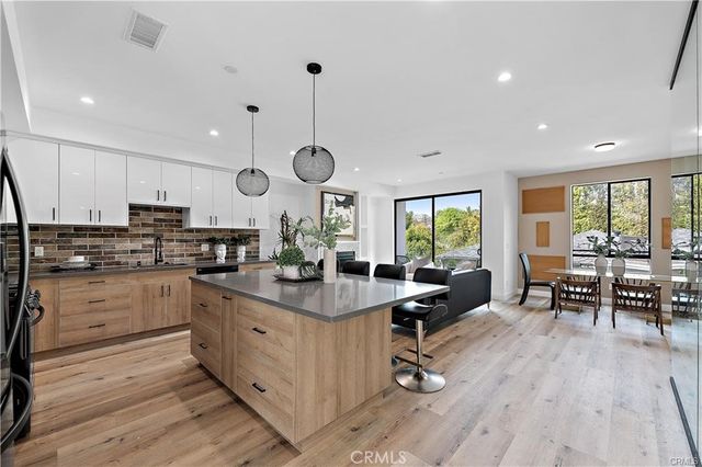 11858 W Flower Lane, Valley Village, CA 91607