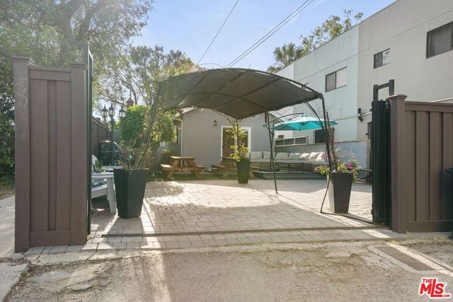 1537 Cabrillo Avenue, Venice, CA 90291