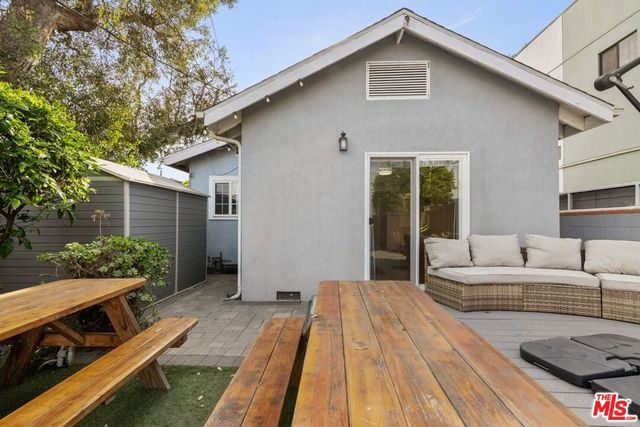 1537 Cabrillo Avenue, Venice, CA 90291