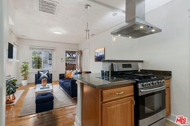 1537 Cabrillo Avenue, Venice, CA 90291