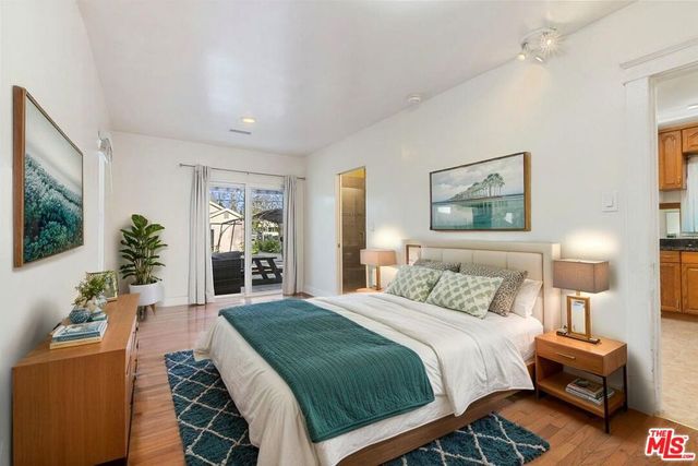 1537 Cabrillo Avenue, Venice, CA 90291