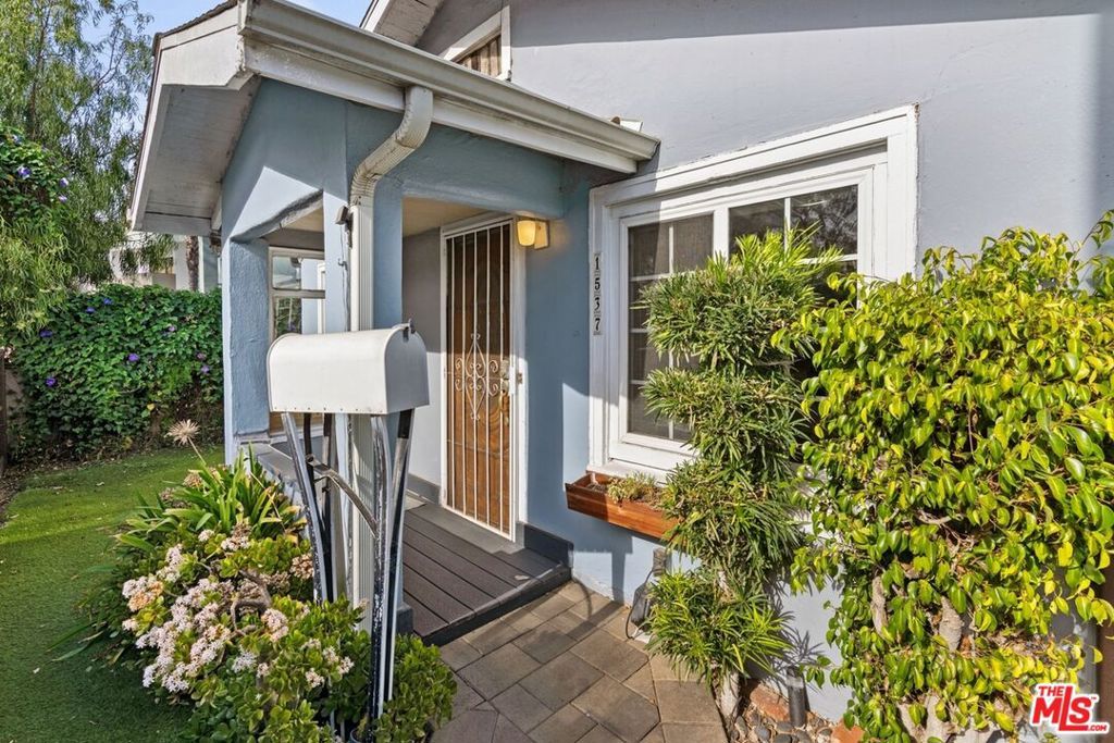 1537 Cabrillo Avenue, Venice, CA 90291