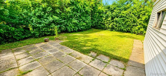 25055 Pierce Street, Southfield, MI 48075
