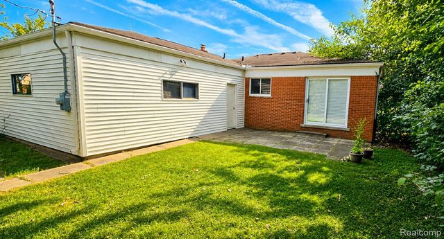 25055 Pierce Street, Southfield, MI 48075