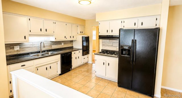 25055 Pierce Street, Southfield, MI 48075