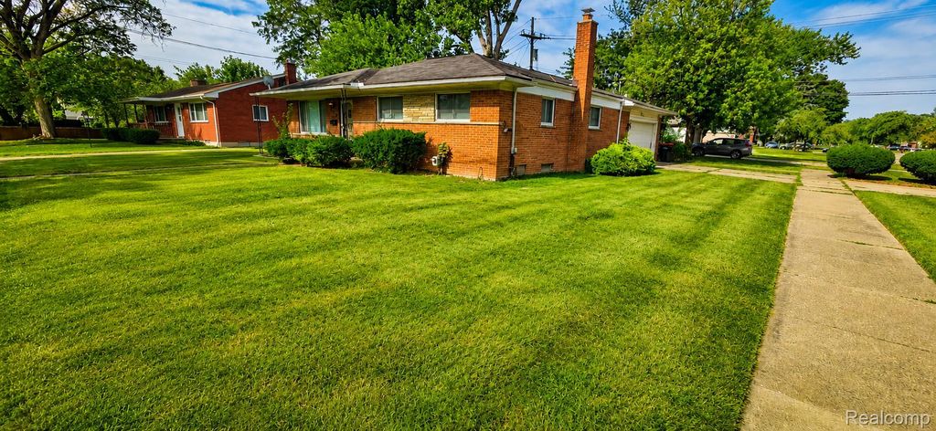 25055 Pierce Street, Southfield, MI 48075