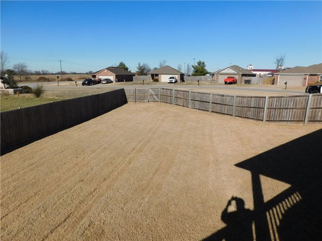 7931 Bridgegate Avenue, Springdale, AR 72762