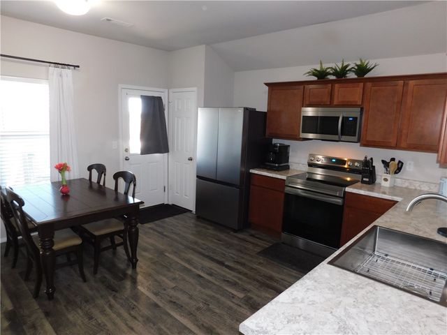 7931 Bridgegate Avenue, Springdale, AR 72762