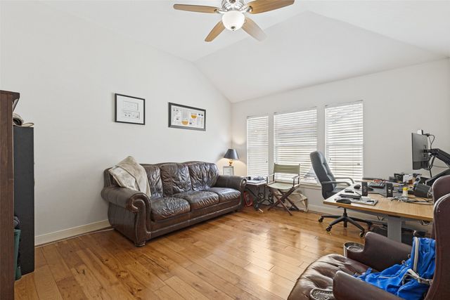 1142 N Bishop Avenue, Dallas, TX 75208