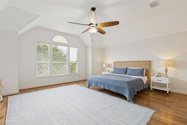 1142 N Bishop Avenue, Dallas, TX 75208