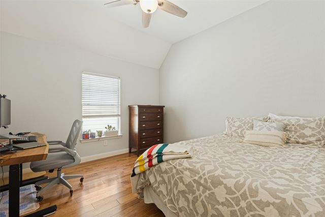 1142 N Bishop Avenue, Dallas, TX 75208