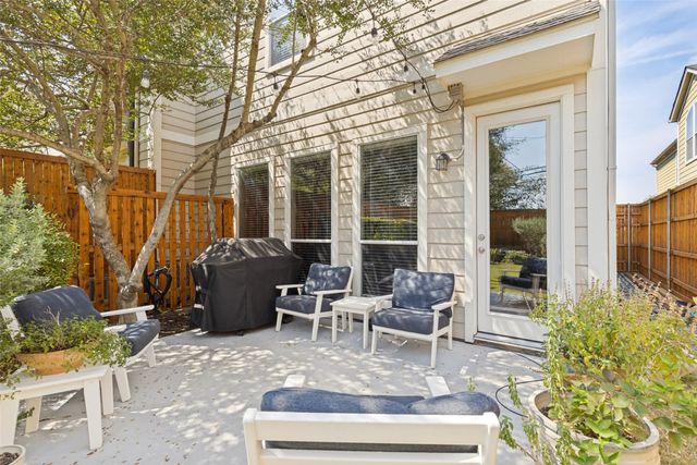 1142 N Bishop Avenue, Dallas, TX 75208