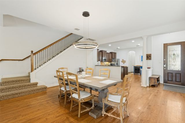 1142 N Bishop Avenue, Dallas, TX 75208