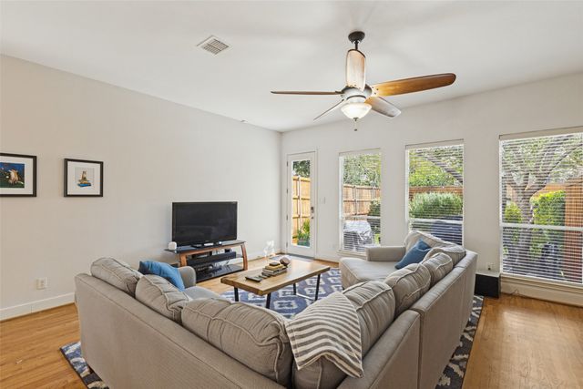 1142 N Bishop Avenue, Dallas, TX 75208