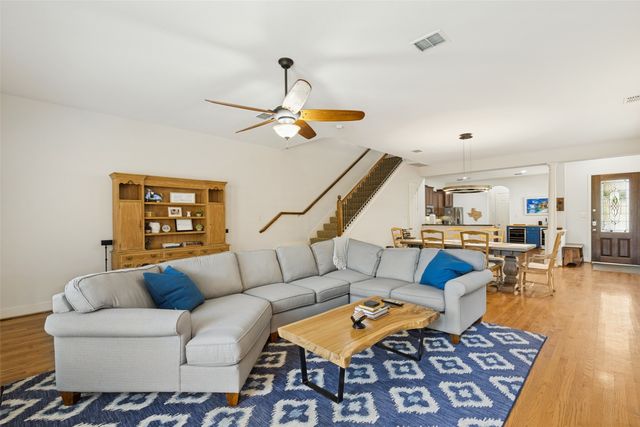 1142 N Bishop Avenue, Dallas, TX 75208