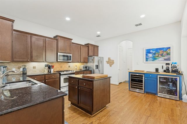 1142 N Bishop Avenue, Dallas, TX 75208