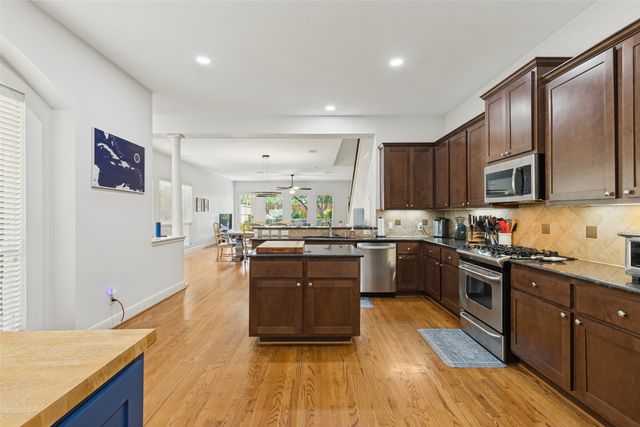 1142 N Bishop Avenue, Dallas, TX 75208