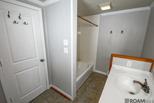 5961 Burgundy Ave, Baton Rouge, LA 70806