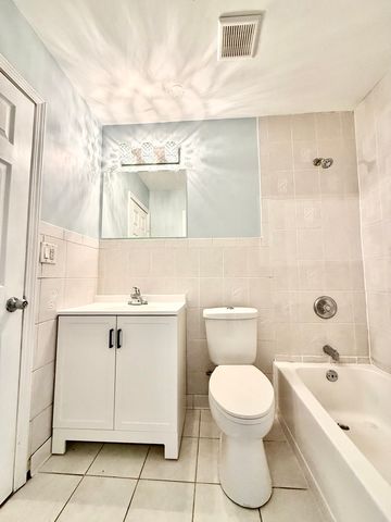 5522 W Celebrity Circle, Hanover Park, IL 60133