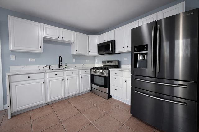 5522 W Celebrity Circle, Hanover Park, IL 60133