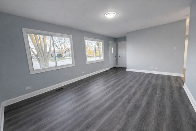 5522 W Celebrity Circle, Hanover Park, IL 60133