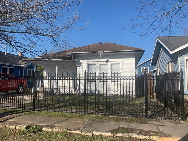 214 Sidney Street, Houston, TX 77003