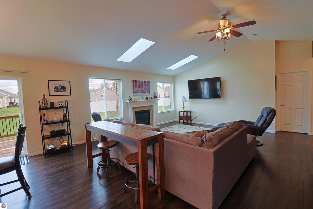 Image 10 of property listing at 1631 Heritage Way, Mt Pleasant, MI 48858